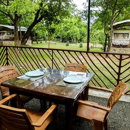 Malwathu Oya Caravan Park Acomodação com café da manhã Anuradhapura Exterior foto